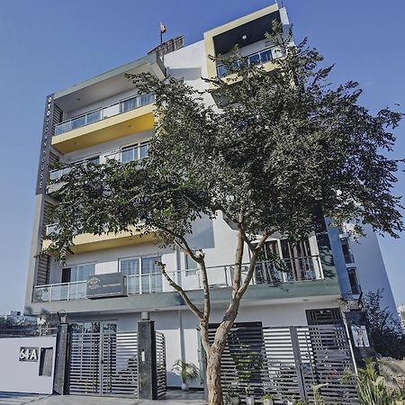 Super Townhouse Tipsyy Near Bestech Central Square Mall Гургаон Экстерьер фото