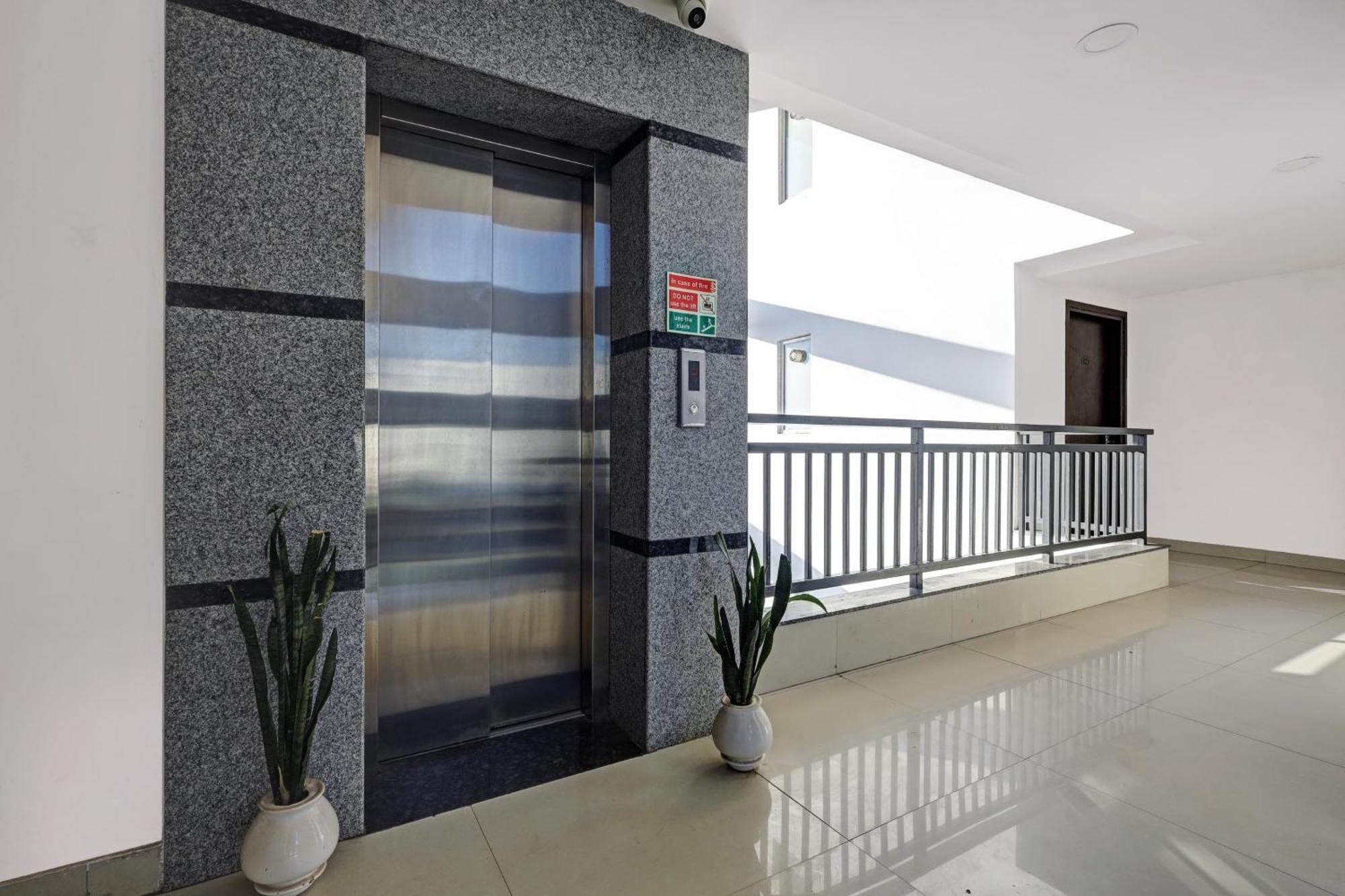 Super Townhouse Tipsyy Near Bestech Central Square Mall Гургаон Экстерьер фото