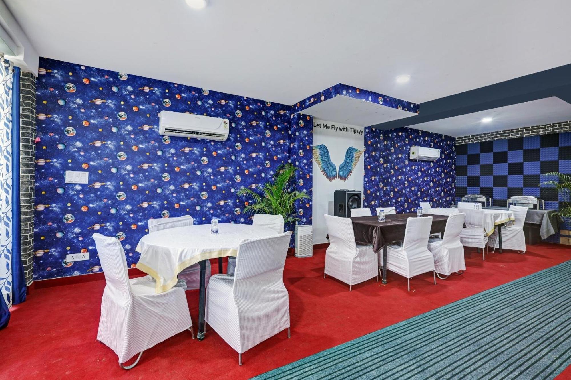 Super Townhouse Tipsyy Near Bestech Central Square Mall Гургаон Экстерьер фото