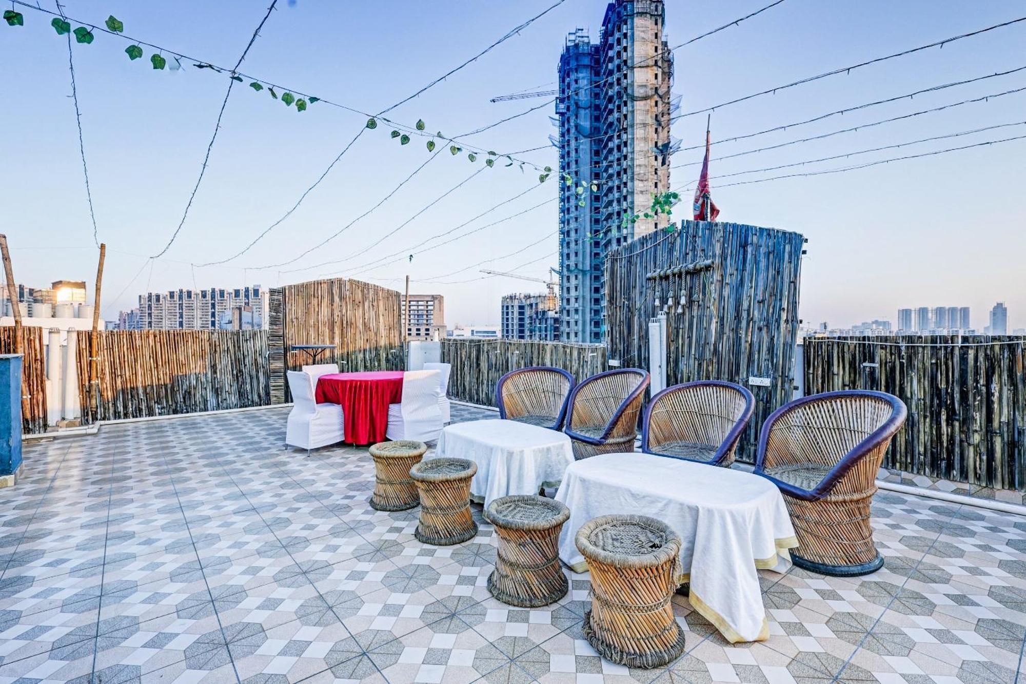 Super Townhouse Tipsyy Near Bestech Central Square Mall Гургаон Экстерьер фото